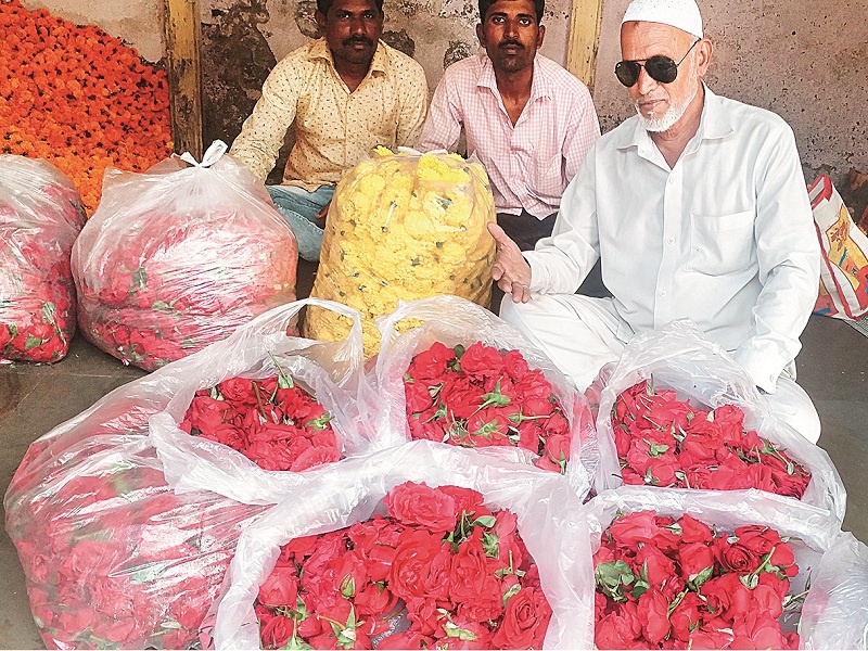 flower market Waiting for the for election battle | फूल बाजाराला निवडणुकीच्या रणधुमाळीची प्रतीक्षा