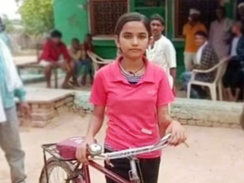 She cycled 24 km every day to school, scoring 98 per cent marks in Class X exams. | रोज २४ किमी सायकल चालवत जायची शाळेत, दहावीच्या परीक्षेत मिळवले ९८%