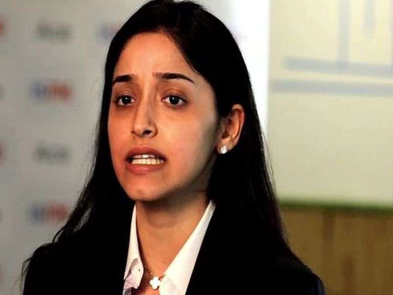 YES Bank crisis: Yes Bank founder Rana Kapoor's daughter stopped at Mumbai airport | YES Bank crisis: राणा कपूर यांच्या मुलीला लंडनला जाण्यापासून रोखले, कुटुंबीयांविरोधात लुकआऊट नोटीस 