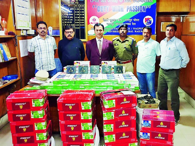 Worth Rs. Five lakhs hookka tobacco caught by RPF in Nagpur | नागपुरात आरपीएफने पकडला पाच लाखाचा हुक्का तंबाखू