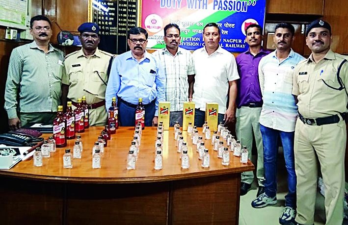 Jaipur, Tamil Nadu, Sanghamitra Express seized the liquor | जयपूर, तामिळनाडू, संघमित्रा एक्स्प्रेसमध्ये दारू पकडली