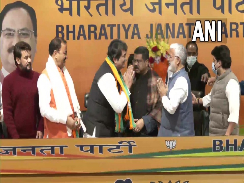 Uttar Pradesh Election 2022: Former Union minister & Congress leader RPN Singh joined BJP | Uttar Pradesh Election 2022: उत्तर प्रदेशात भाजपाची ‘ताकदवान’ खेळी; काँग्रेसला धक्का तर समाजवादी पक्षालाही दणका