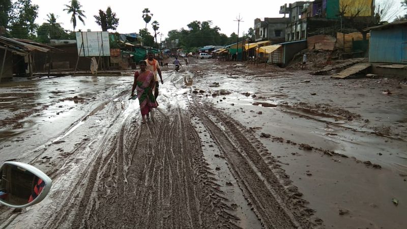 The floods in Gadchiroli is go down; Mud empire in Bhamragarh | गडचिरोलीतील पूर ओसरला; भामरागडात चिखलाचे साम्राज्य