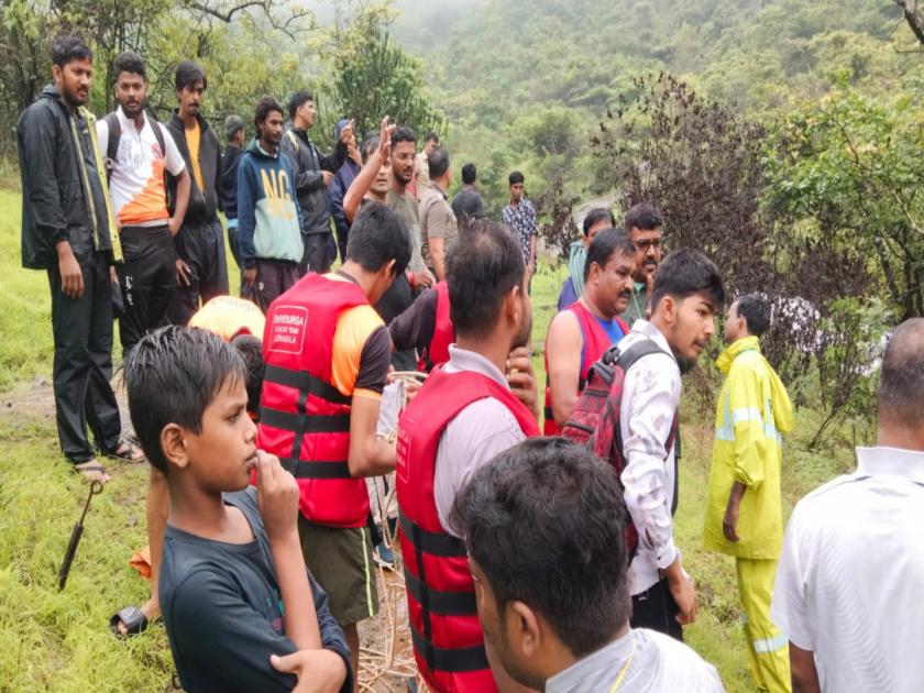 Major incident in Bhushi Dam area 5 tourist children were swept into the dam from the waterfall on the side | भुशी डॅम परिसरात मोठी घटना; बाजूला असलेल्या धबधब्यातून ५ पर्यटक मुले धरणात वाहून गेले