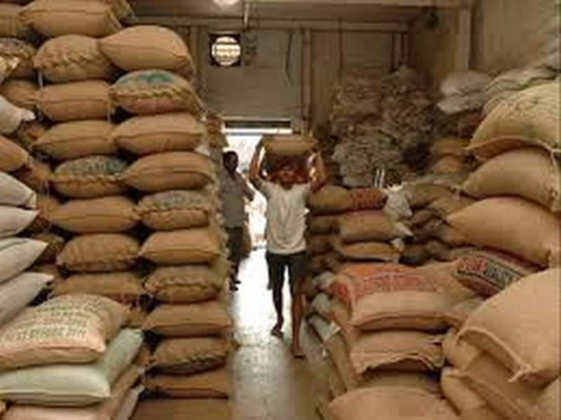 Deadlock of Ration grain stocks ease out in Akola | रेशनचे धान्य साठवणुकीचा तिढा सुटला!