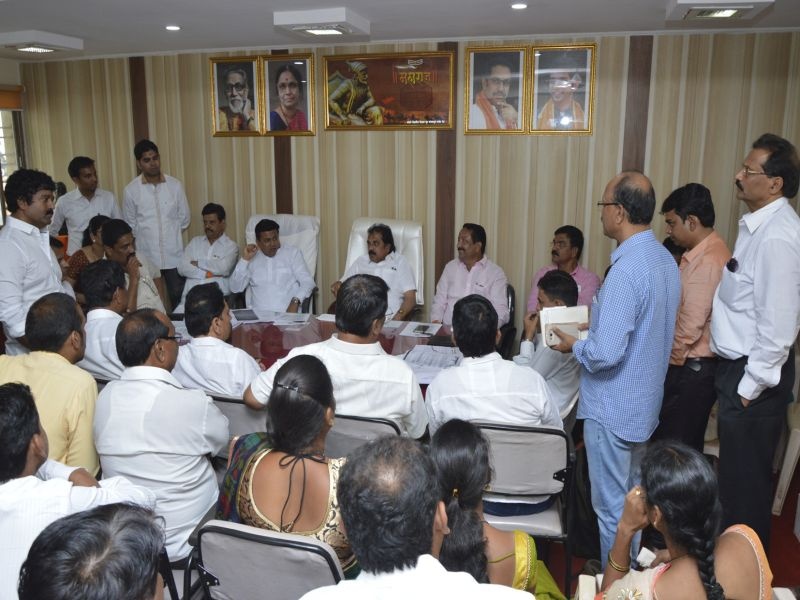 Ratnagiri : Shiv Sena MLA Uday Samant's agitation in Zilla Parishad | रत्नागिरी : शिवसेना आमदार उदय सामंत यांचे जिल्हा परिषदेत ठिय्या आंदोलन