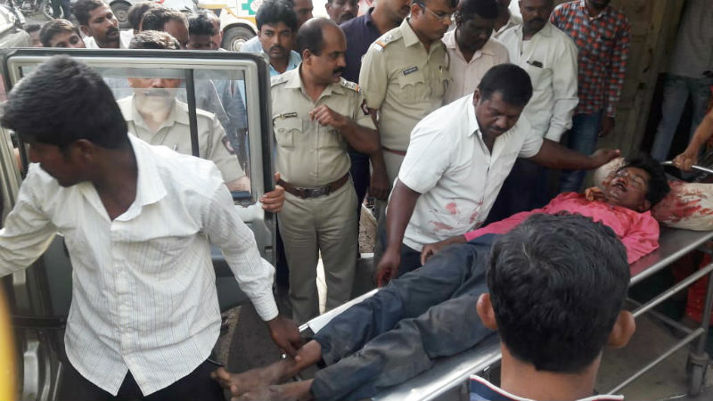 Solapur's RTI team helped injured injured | सोलापूरच्या आरटीओ पथकाने जखमीला केली मदत