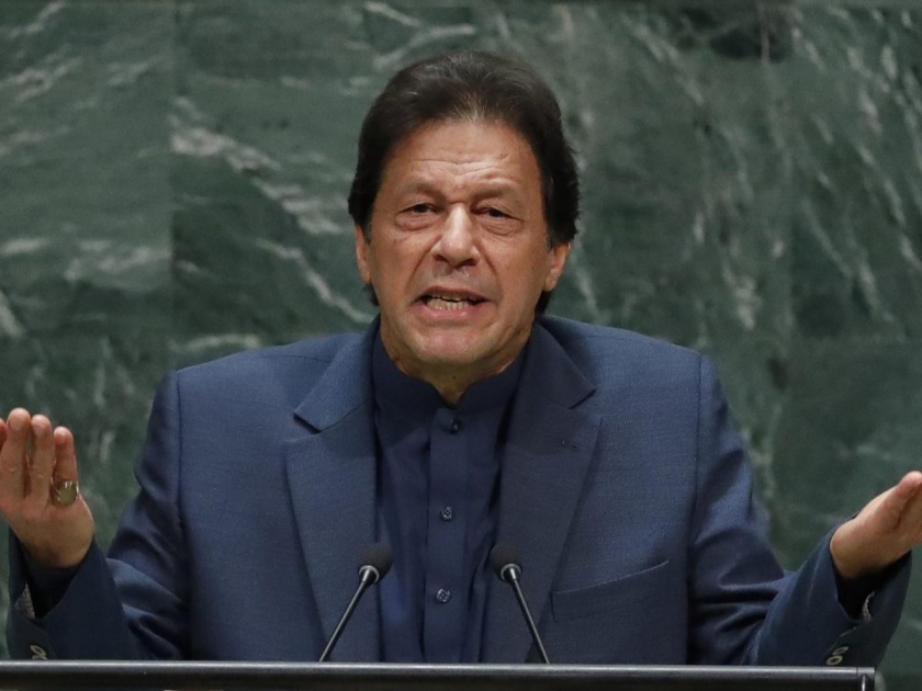 Coronavirus: Pakistan PM Imran Khan unveiled a financial relief package worth around 1.13 trillion pnm | Coronavirus: अबब! कोरोनाचा सामना करण्यासाठी पाकिस्तानने खजिना उघडला; रक्कम ऐकून थक्क व्हाल