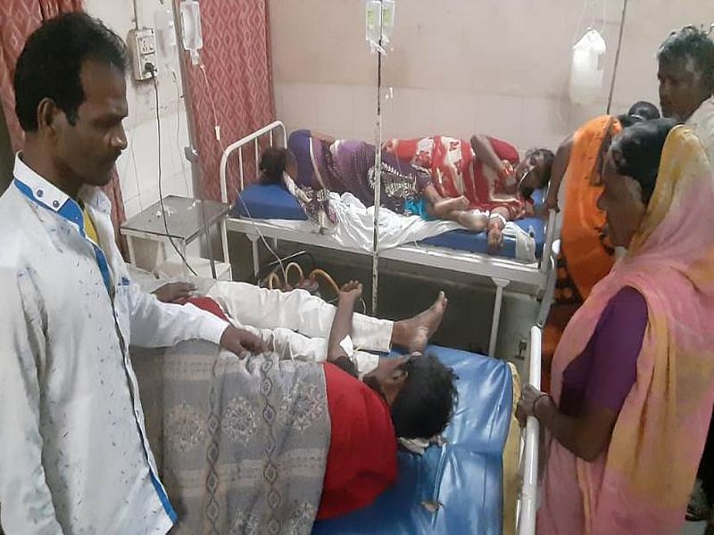 Poisoning of 11 farm laborers in Achalpur by drinking water | 11 शेतमजुरांना पिण्याच्या पाण्यातून विषबाधा, रुग्णालयात दाखल 