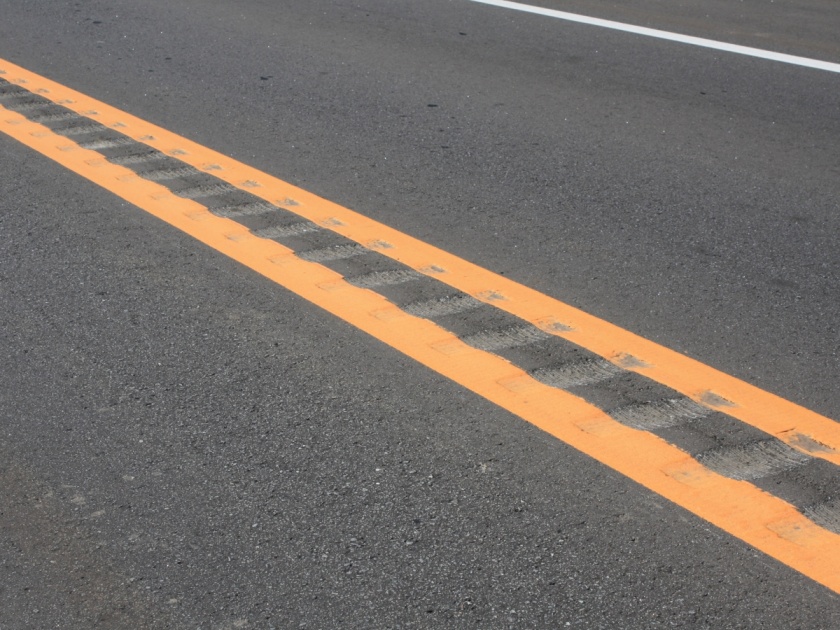 The concept of Rumbling Stripes is widespread, but in India it is missing on many roads! | रम्बलिंग स्ट्रीप्सची संकल्पना व्यापक पण भारतात मात्र ती अनेक रस्त्यांवर गायबच!