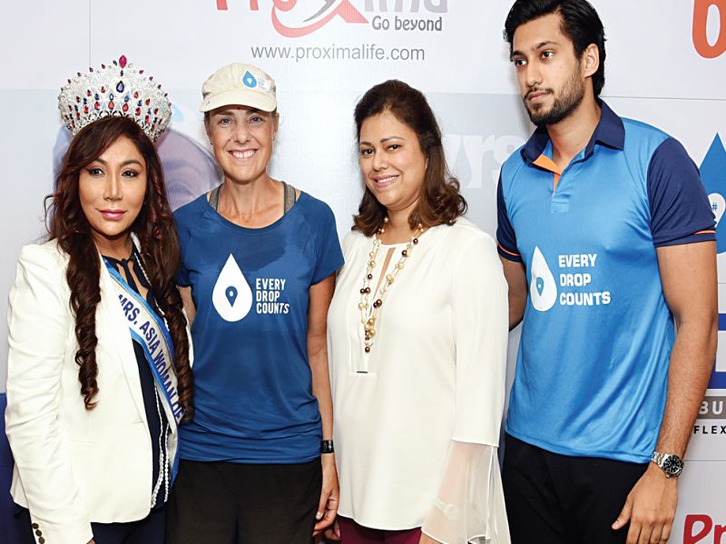 'She' running the world to save water; Public awareness to revive 20 countries | पाणी वाचविण्यासाठी ‘ती’ धावतेय जग; २० देश फिरून करणार जनजागृती