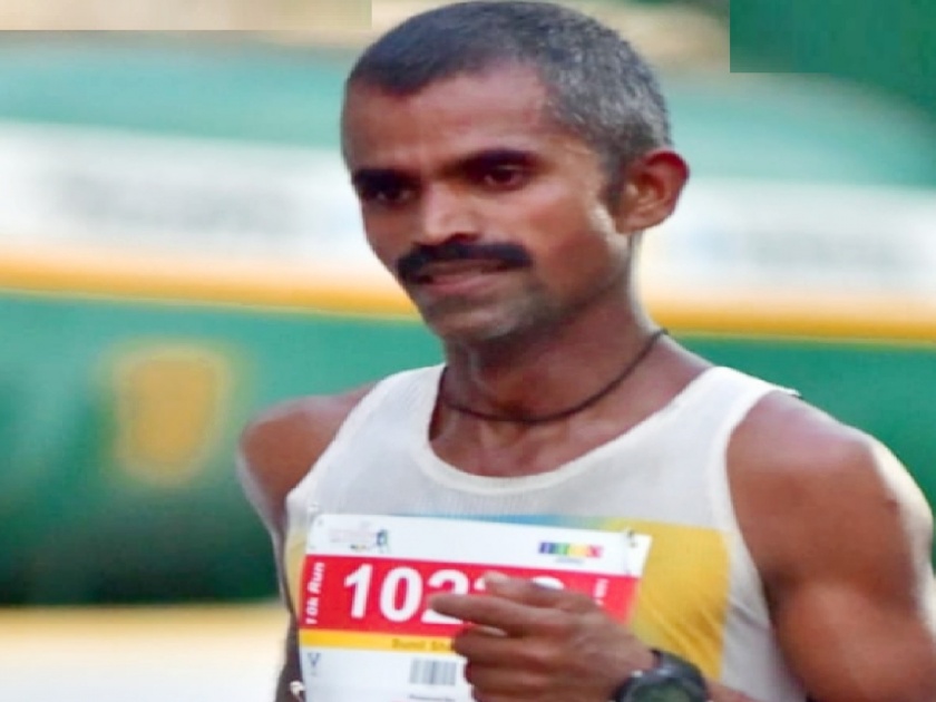 Runner Sunil Ishwar Shivne breaks knee but runs second in marathon in Bangalore | फुटलेला गुडघा घेऊन धावला आणि जिंकलाही, आजऱ्यातील धावपटू सुनील शिवणेची यशकथा