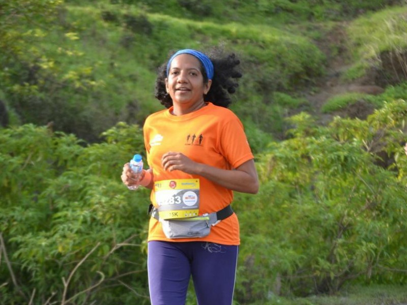 Running helps women to out of 'cancer' | धावता धावता कॅन्सरवर मात करण्याची 'मनीषा' केली पूर्ण