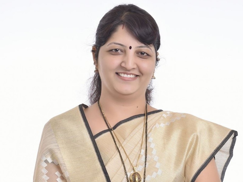 Rupali Chakankar is now women President of NCP | राष्ट्रवादीच्या महिला प्रदेशाध्यक्षपदी रुपाली चाकणकर 