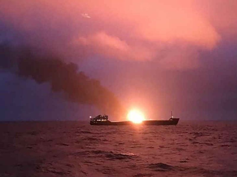 fires two ships during exchange of oil and gas near Russia; 11 sailors killed | रशियाजवळ तेल-गॅस अदलाबदलीवेळी दोन जहाजांना लागली आग; 11 खलाशी ठार