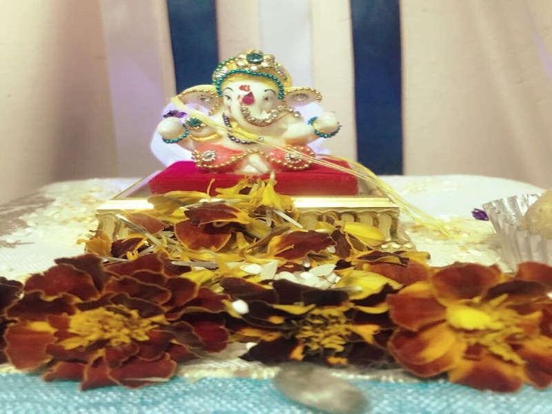 celebreted Ganesh festival of Purandar's students in Russia | पुरंदरच्या विद्याथिर्नींचा रशियात मराठमोळा गणेशोत्सव 