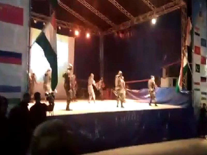 Indo-Pak video of 'Nrityasaravacha' viral ... 'Bajrang Bali Ki Jai' contracted | भारत-पाकिस्तानच्या 'नृत्यसरावाचा' व्हिडिओ व्हायरल...'बजरंग बली की जय'वरही धरला ठेका....