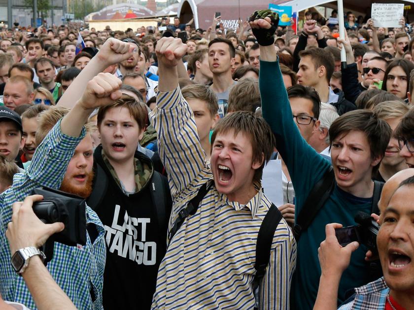 Putin again- Russian youth live in a triple dilemma? | पुतीनशाही - रशियन तारुण्य तिहेरी  पेचात  कसं  जगणार ?