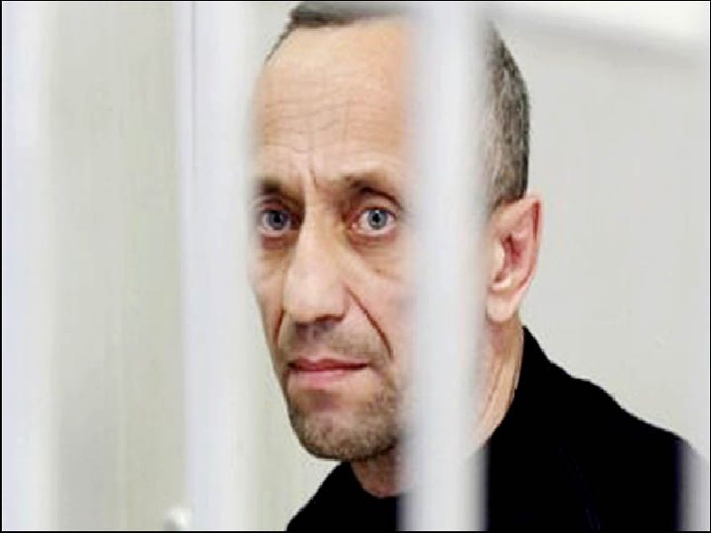 In prison for 22 murders, Russian 'werewolf' serial killer admits raping, killing 59 more women | घृणास्पद ! 81 महिलांवर बलात्कार करुन सीरिअल किलरनं केली हत्या 