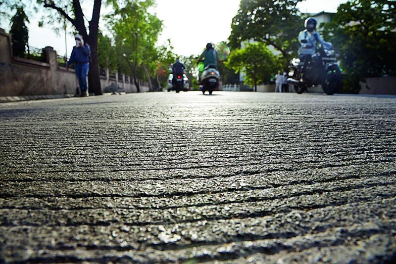 This cement road in Nagpur is right, the rest are wrong? | नागपुरातील हा सिमेंट रोड योग्य, बाकीचे चुकीचे आहेत का?