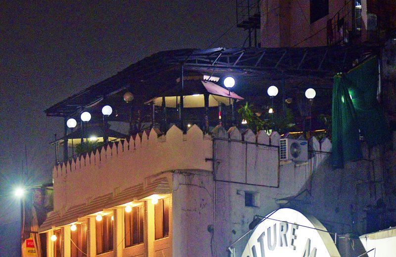 Rooftop restaurants in the sub-capital have not following the rules | उपराजधानीतील रुफटॉप रेस्टॉरंट्सनी  नियम बसवले धाब्यावर
