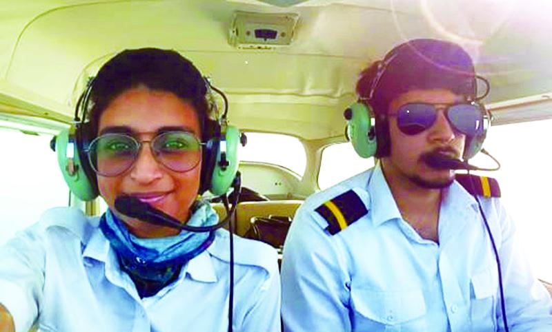 Barshi's mold skyrocketing; After 220 hours of training, he became a pilot at the age of 20 | बार्शीच्या साचीची गगनभरारी; २२० तास प्रशिक्षण घेऊन २० व्या वर्षी बनली वैमानिक