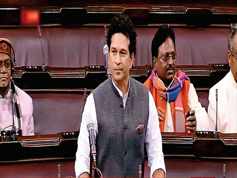  Sachin's speech remained confused and did not open the Rajya Sabha on Vikramaditya | सचिनचे भाषण गोंधळात गेले राहून, राज्यसभेच्या पिचवर विक्रमादित्याला नाही उघडता आले खाते
