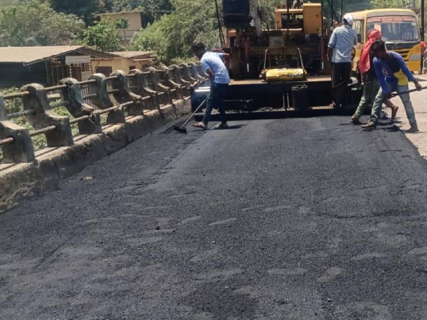 Road repair ahead of Dr Ambedkar Jayanti in Ulhasnagar; | उल्हासनगरात डॉ आंबेडकर जयंतीपूर्वी रस्ता दुरुस्ती