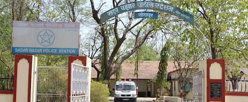 Civil police outpost in Solapur closed due to staff home quarantine | कर्मचारी होम क्वारंटाईन झाल्याने सोलापुरातील सिव्हील पोलीस चौकी बंद