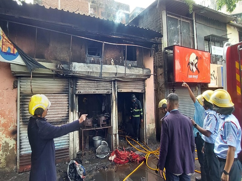 A 6-year-old girl died in a fire at a biryani house in Sadashiv Peth in Pune | बिर्याणी हाउसच्या आगीने घेतला चिमुरडीचा बळी; पुण्यातील सदाशिव पेठेतील घटना