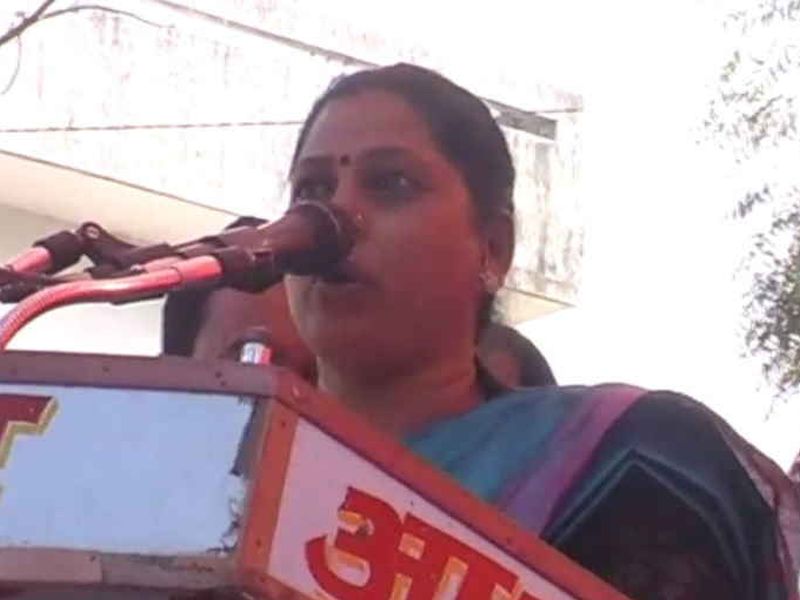 BJP MLA Sadhna Singh Apologises for Insulting Mayawati After SP and BSP Hit Back | मायावतींवर आक्षेपार्ह टीका करणाऱ्या भाजपाच्या महिला आमदाराचा माफीनामा 