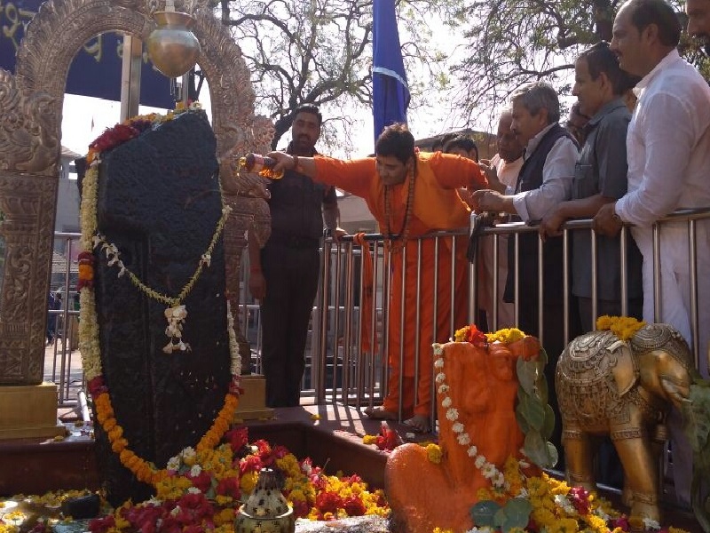 The victims of saffron will be annihilated; Sadhvi Pragya Singh's prophecy in Devgad | भगव्याला त्रास देणा-यांचा सर्वनाश होईल; देवगड येथे साध्वी प्रज्ञा सिंह यांची भविष्यवाणी 