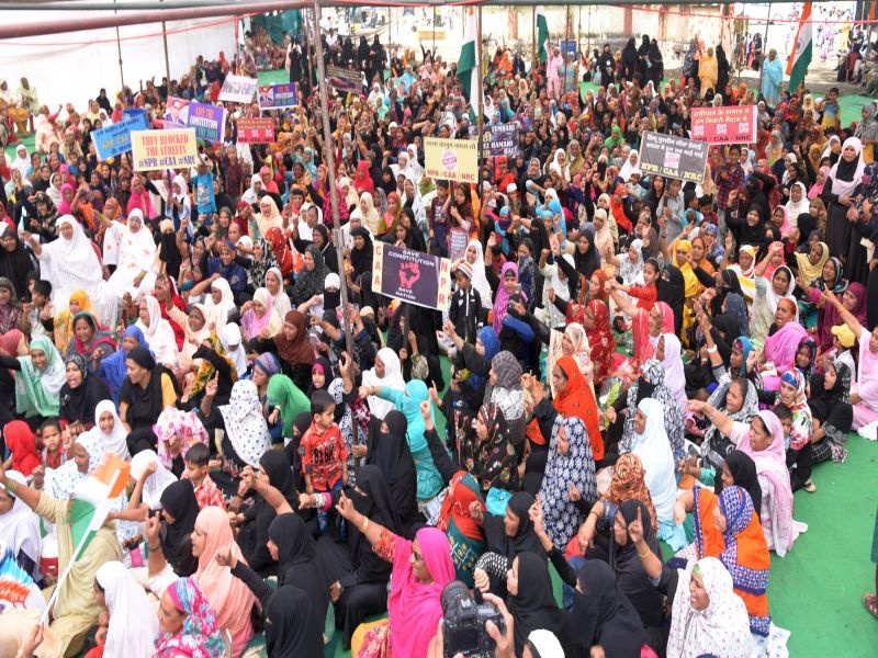 Women held at Eidgah: Shaheenbagh in Delhi and 'Sadiq Bagh' in Nashik | महिलांचा ईदगाहवर ठिय्या: दिल्लीत शाहीनबाग तर नाशकात ‘सादिक बाग’