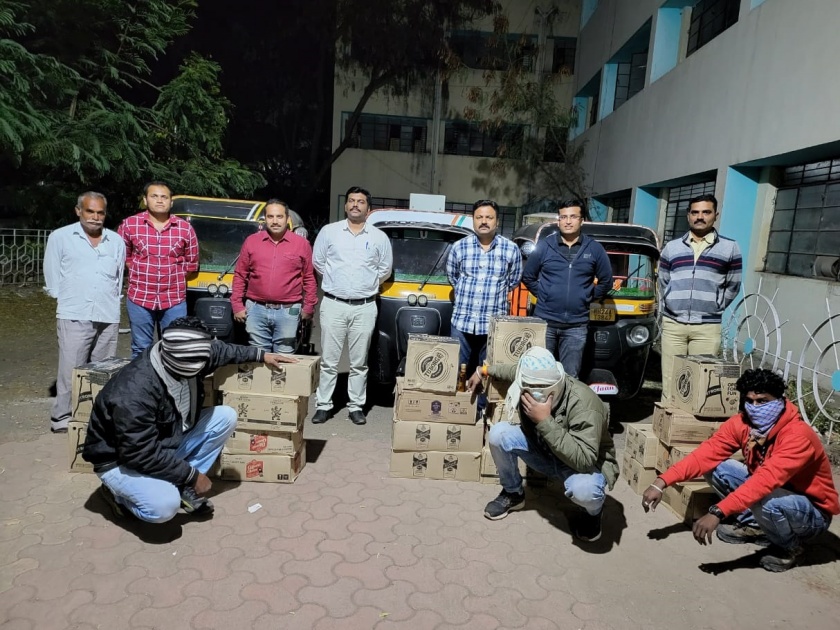 Liquor stock worth 56 lakhs seized along with three flours! | तीन ऑटाेसह सव्वासहा लाखांचा दारूसाठा जप्त !