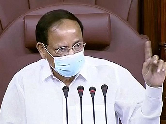 misbehaviour of opposition in the Parliament tears in Naidu's eyes | विरोधकांचे गैरवर्तन, नायडूंच्या डोळ्यांत अश्रू; संसदेच्या दोन्ही सभागृहांचे कामकाज तहकूब