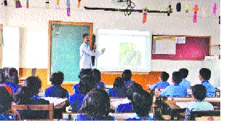 Karhad: Vidyenagar's Unidine School-Sagam School Program | कऱ्हाड : विद्यानगरला बिनदप्तराची शाळा-सगाम शाळेचा उपक्रम