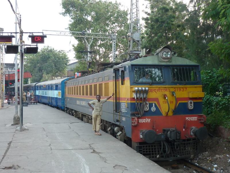 Sahyadri Express back on track Express gained speed on the occasion of Diwali | ‘सह्याद्री एक्स्प्रेस’ पुन्हा ट्रॅकवर! दिवाळीनिमित्ताने एक्स्प्रेसला मिळाली गती