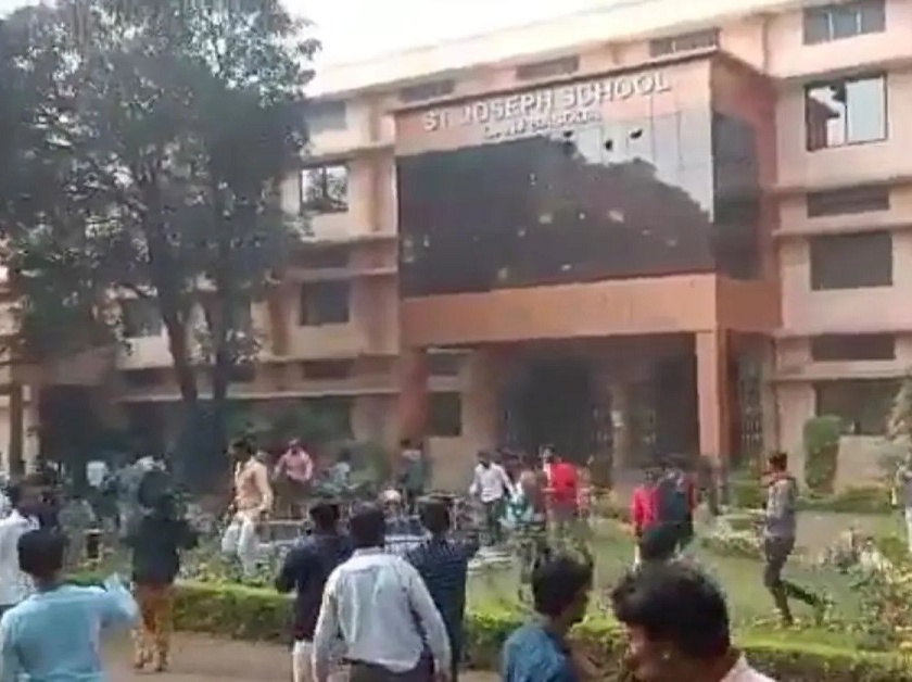 Madhya Pradesh News; missionary school in vidisha vandalised by hindu group over alleged conversion of tudents | मध्य प्रदेशात मिशनरी शाळेवर दगडफेक, विद्यार्थ्यांचे धर्मांतर केल्याचा आरोप