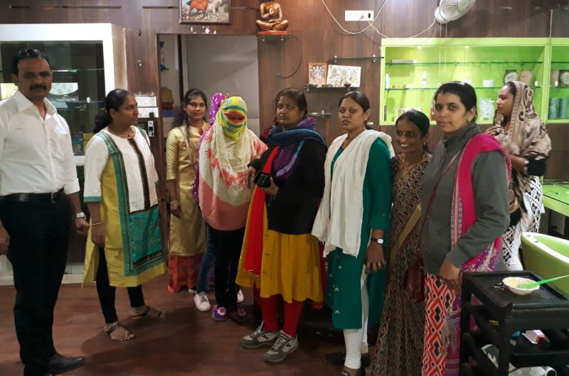 Back of Family Saloon run prostitution in Nagpur |  नागपुरात  फॅमिली सलूनच्या आड वेश्याव्यवसाय