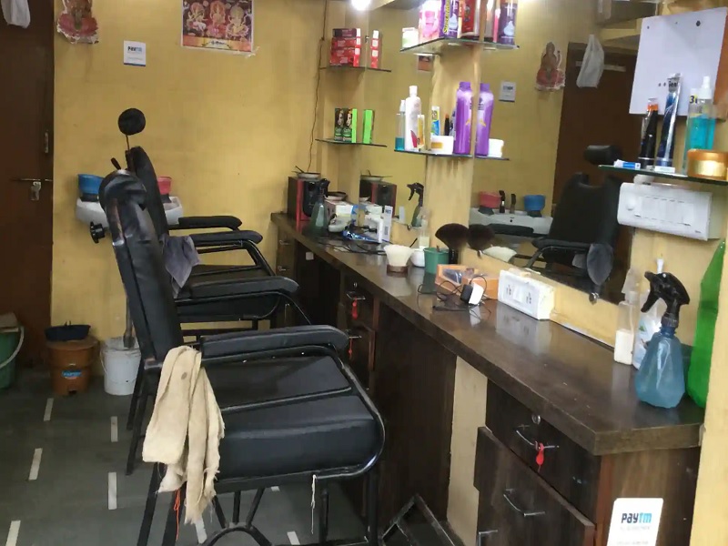 Vandalism of a 'salon' for demanding money shopkeeper was beaten pune crime | Pimpri Chinchwad Crime | पैसे मागितल्याने ‘सलून’ची तोडफोड; चिखलीत दुकानदाराला मारहाण