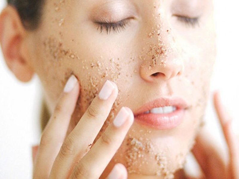 Amazing Benefits salt scrub for skin | चेहरा चमकवण्यासाठी खास घरगुती सॉल्ट स्क्रब, कसा कराल तयार? 