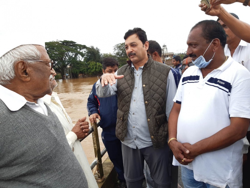 Special package for flood victims: Sambhajiraje, Check the flood situation in Chandgad taluka | पूरग्रस्तासाठी विशेष पॅकेज द्या : संभाजीराजे, चंदगड तालुक्यात पूरस्थितीची पहाणी