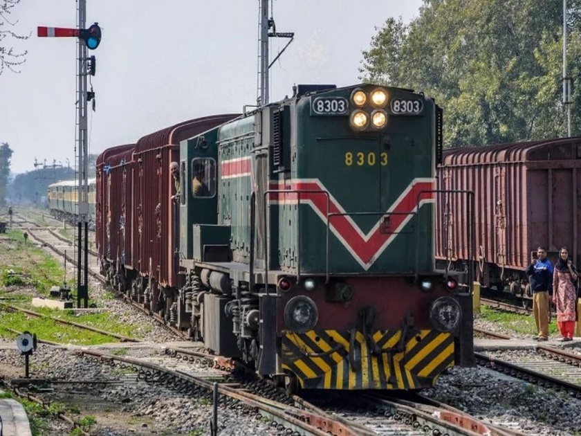 Samjhauta Express Suspended Indefinitely By Pakistan | पाकिस्तानने समझौता एक्सप्रेस रोखली, तणावाचे वातावरण