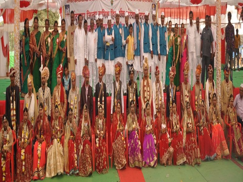 Aub .. Shubhamangal has just 17 pairs in Nandurbar | अबब..नंदुरबारात केवळ एक रुपयात 17 जोडप्यांचे झाले शुभमंगल