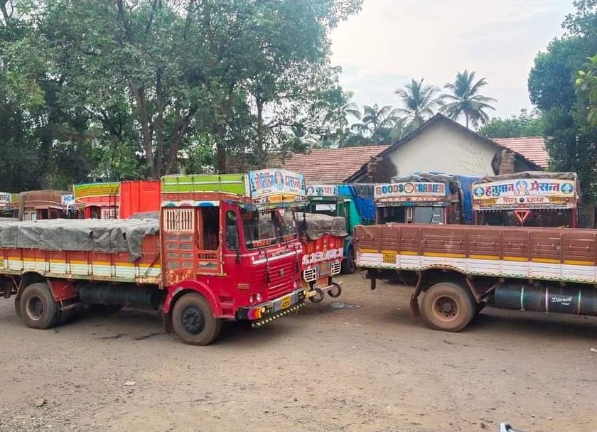 Revenue seizes 11 trucks of silica sand | सिलिका वाळूचे ११ ट्रक महसूलने घेतले ताब्यात