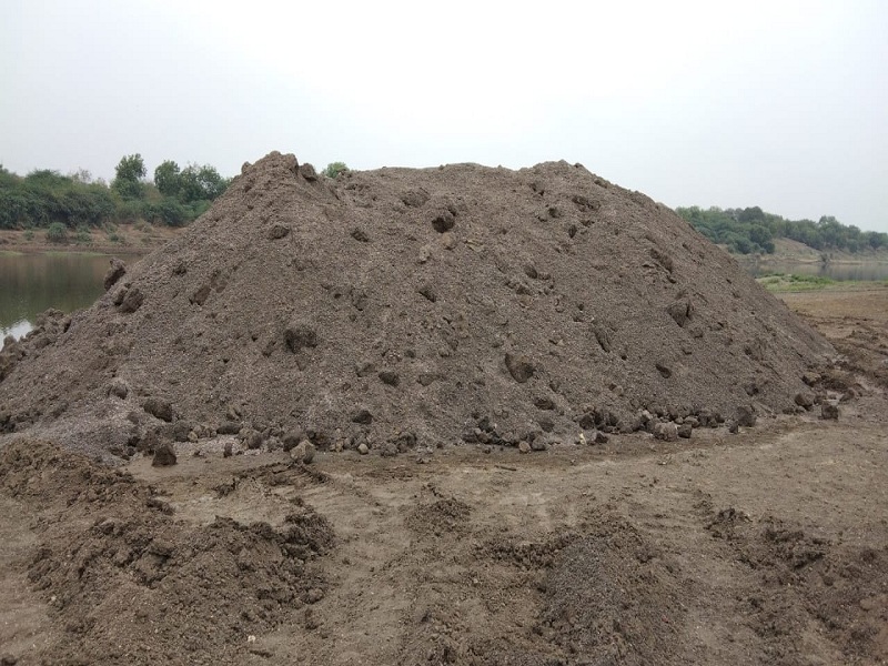 Taking sand in another district, the fraudulent sand mafia was sent directly to Chandrapur by the District Collector | दुसऱ्या जिल्ह्यात वाळू नेतोय, फसवणाऱ्या वाळूमाफियाला जिल्हाधिकाऱ्यांनी पाठवले थेट चंद्रपूरला
