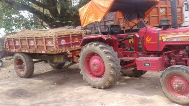 Nandura: Tractor seized from tractor tahsil! | नांदुरा : जप्त केलेला ट्रॅक्टर तहसीलमधून लंपास!