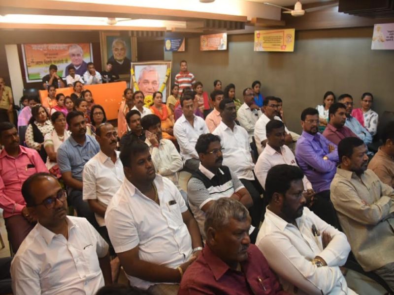 42 BJP corporator from Sangli, in Goa | सांगलीतील भाजपाचे 42 नगरसेवक फूट टाळण्यासाठी गोव्यात