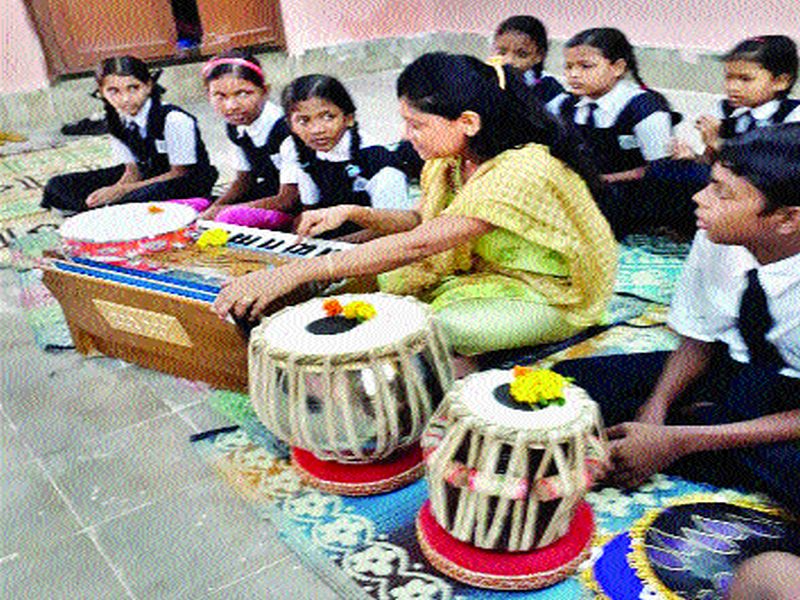 Music Academy Center at Municipal school organized by the corporation | पालिकेतर्फे मनपा शाळेत संगीत अकादमी केंद्रे