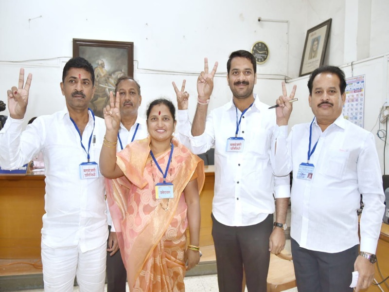 BJP loss in Talegaon Dabhade Municipal Council; Sangita Shelke victory | तळेगाव दाभाडे नगरपरिषदेत भाजपला दणका; पोटनिवडणुकीत संगीता शेळके विजयी
